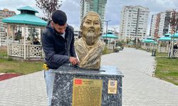 Mamak’ta Abay Kunanbayev Büstü Yeniden Yerine Konuldu