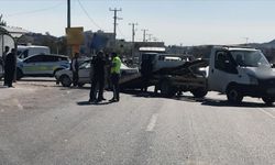 Mardin’de İki Araç Birbirine Girdi: 4 Kişi Yaralandı