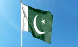 Pakistan'da Kamyon Uçuruma Devrildi: 15 Can Kaybı, 8 Yaralı