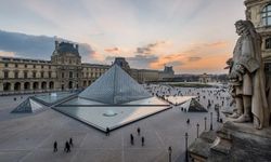 Paris Louvre Müzesi’nde Hırsızlık: Mücevherler Çalındı