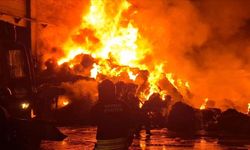 Bafra’da Yangın Alarmı! Geri Dönüşüm Fabrikasında Çıkan Yangın Kontrol Altına Alındı