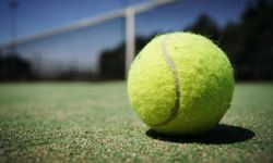 Tenis Topları Neden Yeşil Renktedir?