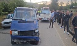 Tokat Erbaa’da Otomobil ile Minibüs Çarpıştı: 5 Yaralı
