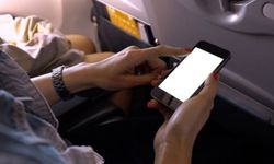 Uçakta Cep Telefonu Kullanmak Zararlı mıdır?