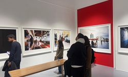 Zeki Demirkubuz, Yeni Sergisinde “Yalnızlığın İzini” Sürüyor