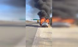 Ankara Çevre Yolu’nda Otomobil Alev Aldı: Araç Hurdaya Döndü