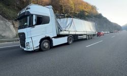 Bolu Dağı’nda Tır Kazası: Yol Kapandı, Trafik Aksadı