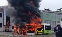 Bursa’da Serviste Çıkan Yangın: Üç Otobüs Küle Döndü