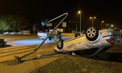 Çubuk’ta Korkutan Kaza: Otomobil Direğe Çarptı, Sürücü Yaralandı