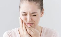 Diş Eti İltihabı Nedir? Nedenleri, Belirtileri ve Tedavisi