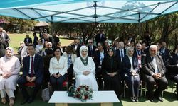 Emine Erdoğan, Güney Afrika’da Maarif Okulu Öğrencileriyle Buluştu