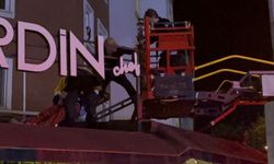 Eskişehir’de 2’nci Kattan Düşen Genç Kafe Tentesinde Mahsur Kaldı