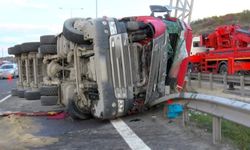 Eyüpsultan’da Hafriyat Kamyonu Devrildi: Sürücü Yaralandı