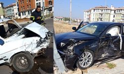 Gaziantep'te Otomobiller Çarpıştı: 4 Kişi Yaralandı