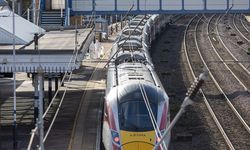 İngiltere’de Trende Bıçaklı Saldırı: Polis Terör Bağlantısını Dışladı