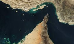 İran, Hürmüz Boğazı’nda Ticari Gemiyi Alıkoydu