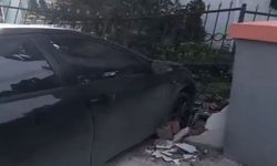 Kocaeli Dilovası’nda Otomobil Bahçe Duvarına Çarptı