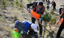Mamak’ta Minik Öğrenciler Onlarca Fidanı Toprakla Buluşturdu