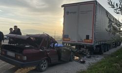 Manisa Alaşehir’de Otomobil Tırın Altına Girdi: Belediye İşçisi Öldü