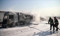 Mersin’de Akaryakıt Tankeri Alev Aldı: Yol Kapatıldı