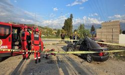 Muğla'da Otomobil Park Halindeki Araca Çarptı: Genç Sürücü Öldü