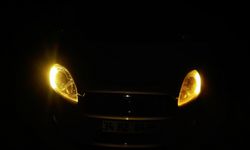 Otomobil Sinyalleri Neden Saniyede 1–2 Kez Yanıp Sönüyor?