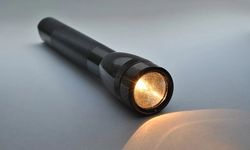 Rüyada Fener Görmek, Yakmak, Söndürmek, El Feneri Görmek, Tutmak ve Fener Alayı Görmek Ne Anlama Gelir?