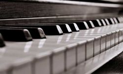 Rüyada Piyano Görmek, Piyano Çalmaya Çalışmak, Birinin Piyano Çaldığını Görmek ve Piyano Almak Ne Anlama Gelir?