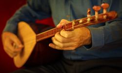 Rüyada Saz Çalmak, Saz Görmek, Saz Almak, Saz Akort Etmek, Saz Dinlemek ve Saz Bulmak Ne Anlama Gelir?