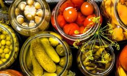 Rüyada Turşu Görmek, Turşu Yemek, Turşu Kurmak, Turşu Bidonu Hazırlamak, Başkasının Turşusunu Yemek Ne Anlama Gelir?