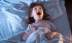 Uykuya Dalarken Neden Ani Titreme Hissi Yaşarız?