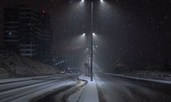 Ankara'da Kar Gece Yarısı Bastırdı: Yüksek Kesimler Beyaza Büründü