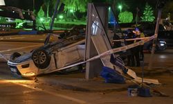 Çankaya’da Otomobil Motosiklete Çarptı, Takla Attı: 4 Yaralı