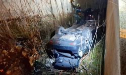 Beypazarı’nda Otomobil Bahçeye Uçtu: 2 Kişi Yaralandı