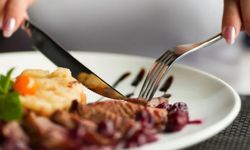 Bıçak Hangi Elle Tutulur? Sofra Adabının Altın Kuralları