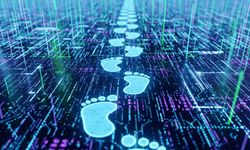 Dijital Ayak İzi Nedir? Dijital İzleriniz Siber Tehlikelere Nasıl Kapı Aralıyor?