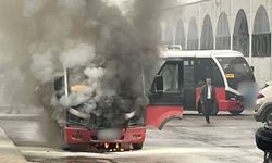 Düzce’de Halk Otobüsü Alev Aldı: Araç Küle Döndü