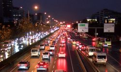 İstanbul’da Yağışla Birlikte Trafik Kilitlendi