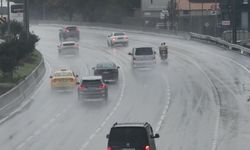 İstanbul’u Sağanak Vurdu: Cadde ve Sokaklar Göle Döndü