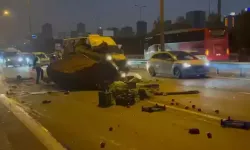 TEM Otoyolu'nda Zincirleme Kaza! Sebze Yüklü Kamyonet Devrildi