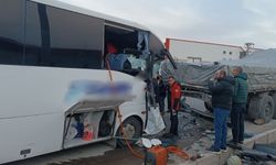 Kayseri'de Midibüs TIR’a Çarptı: 22 Kişi Yaralandı