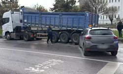 Kütahya’da Otomobil TIR’a Çarptı: 2 Çocuk ve Sürücü Yaralandı