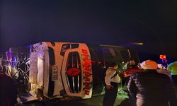 Osmaniye’de Kontrolden Çıkan Otobüs Refüje Devrildi! 3 Yaralı