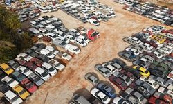 Otopark değil araç mezarlığı! Binlerce araç çürüdü