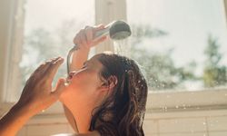 Rüyada Duş Aldığını Görmek, Duş Alıp Arınmak, Soyunarak Duşa Girmek, Herkesin İçinde Yıkanmak Ne Anlama Gelir?