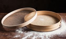 Rüyada Elek Görmek, Elekle Bir Şeyler Elemek, Kalbur veya Süzgeç Kullanmak, Kırık Elek Görmek Ne Anlama Gelir?