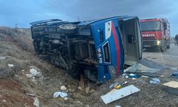 Sivas’ta Cezaevi Aracı Kontrolden Çıktı, Devrildi: 3’ü Ağır 9 Yaralı