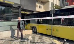 Üsküdar’da İETT Otobüsü İş Yerine Girdi: 3 Kişi Yaralandı