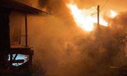 Ankara Beypazarı’nda Yangın Alarmı: Ahşap Ev Küle Döndü