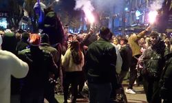 Ankara'da Yeni Yıl Coşkusu: Ankaralılar 2026’yı Kızılay ve Meydanlarda Karşıladı